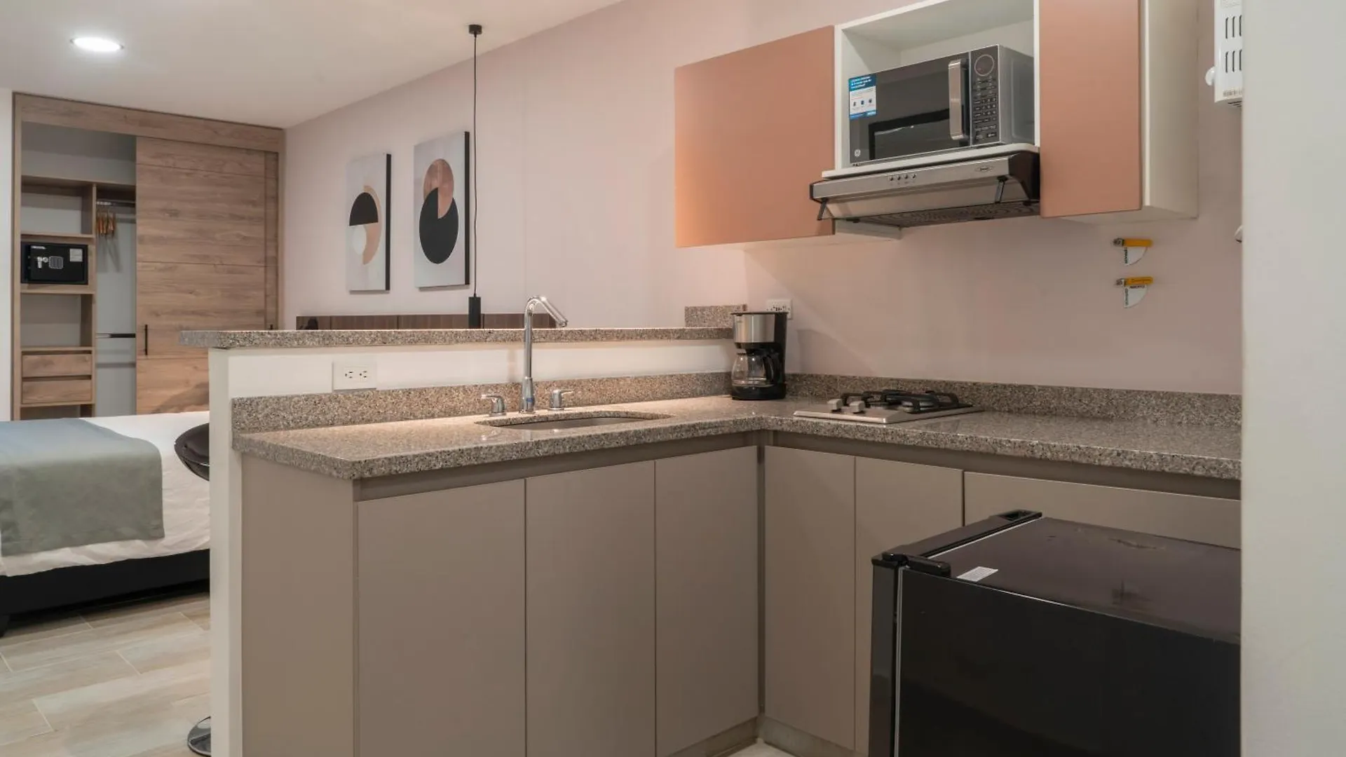 Hotel Molinos Plaza Медельин